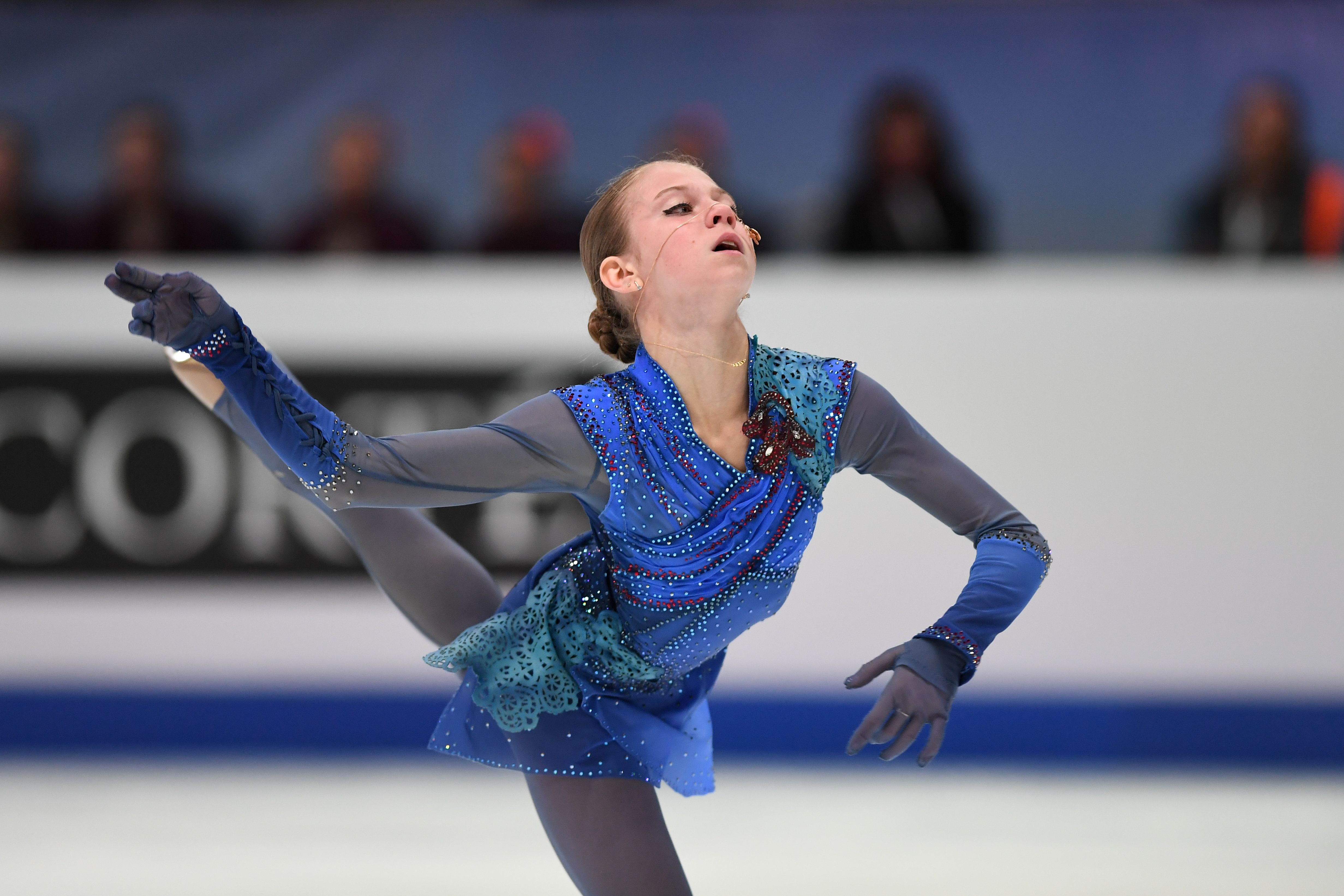 Женщин фигурное сегодня. Трусова фигуристка. Анна Щербакова Чемпионат мира 2021. Фигуристка Александра Трусова достижения. Фигурное Щербакова Чемпионат мира.