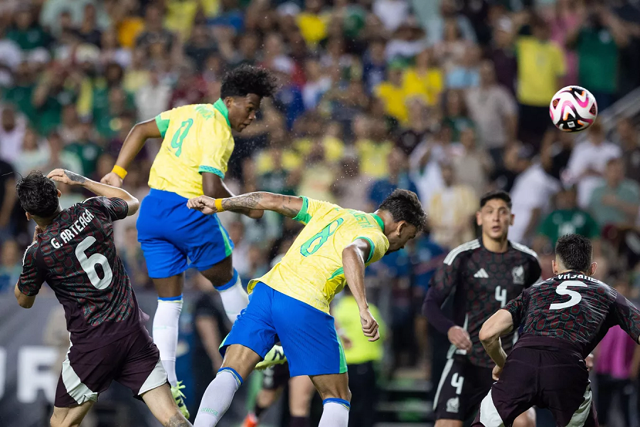 Сборная Бразилии вырвала победу в товарищеском матче с Мексикой
